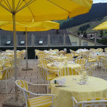 Hotel Cavallino Bianco - Weisses Roessl San Candido Exterior foto